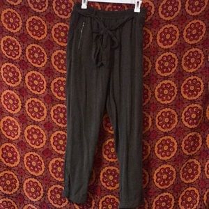 Tahari casual joggers💚